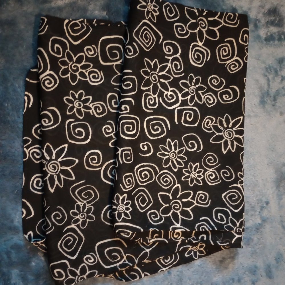 Scarf - 7 ft long and 1 ft wide, Black and white pattern.